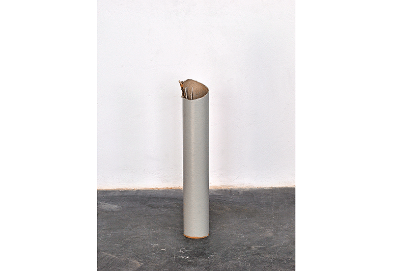 O.T. (Graue Papprhre), 2013